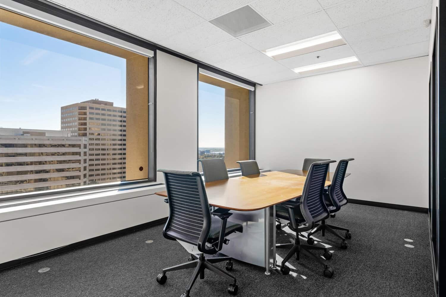 Small meeting room for one-on-ones and private calls at STAK Space Oakland