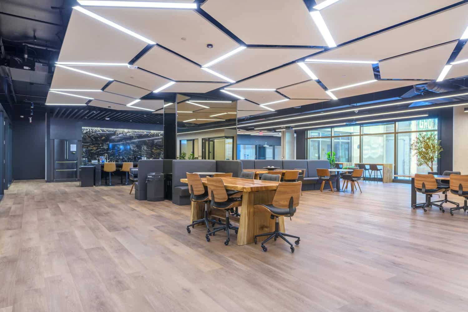 Flex desks in Oakland: open coworking tables on Level 2 of 1920 Broadway at STAK Space